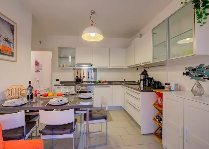 Lenni Swimming Pool And - Happy *