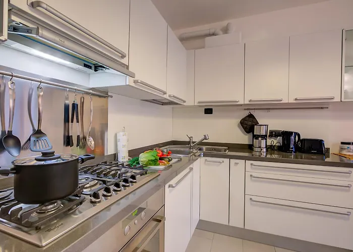 Lenni Swimming Pool And - Happy Leggiuno